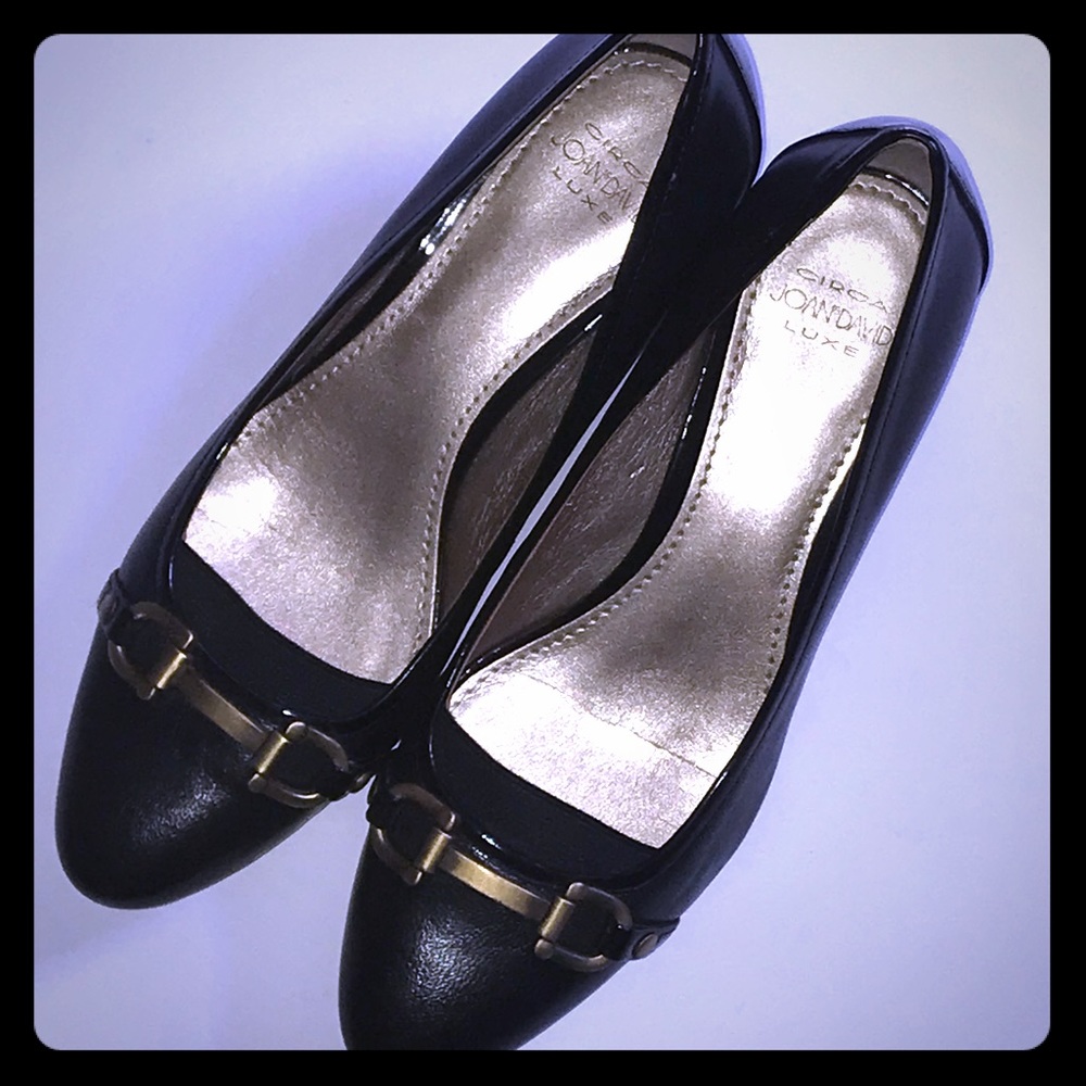 Circia Joan and David Luxe Black Short Wedge 6M